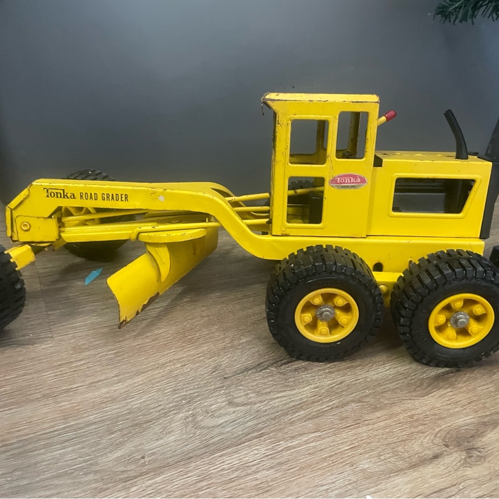Vintage Tonka road grader 1970’s. Great shape, minor normal cosmetic wear.